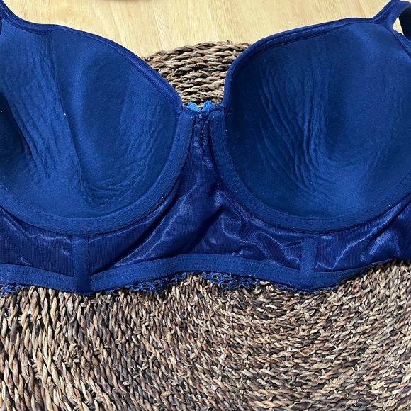 Awesome VS bra used but in great condition - Picture 8 of 8